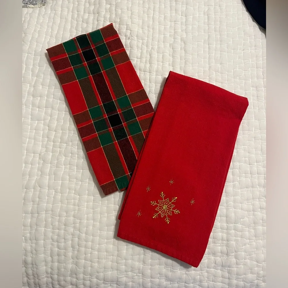 Lenox Christmas Hand Towels EUC Holiday Gingham and Snowflake